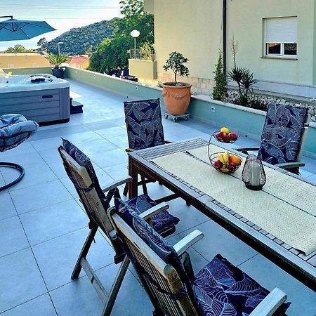 1 Bedroom Stunning Apartment In Makarska Buitenkant foto
