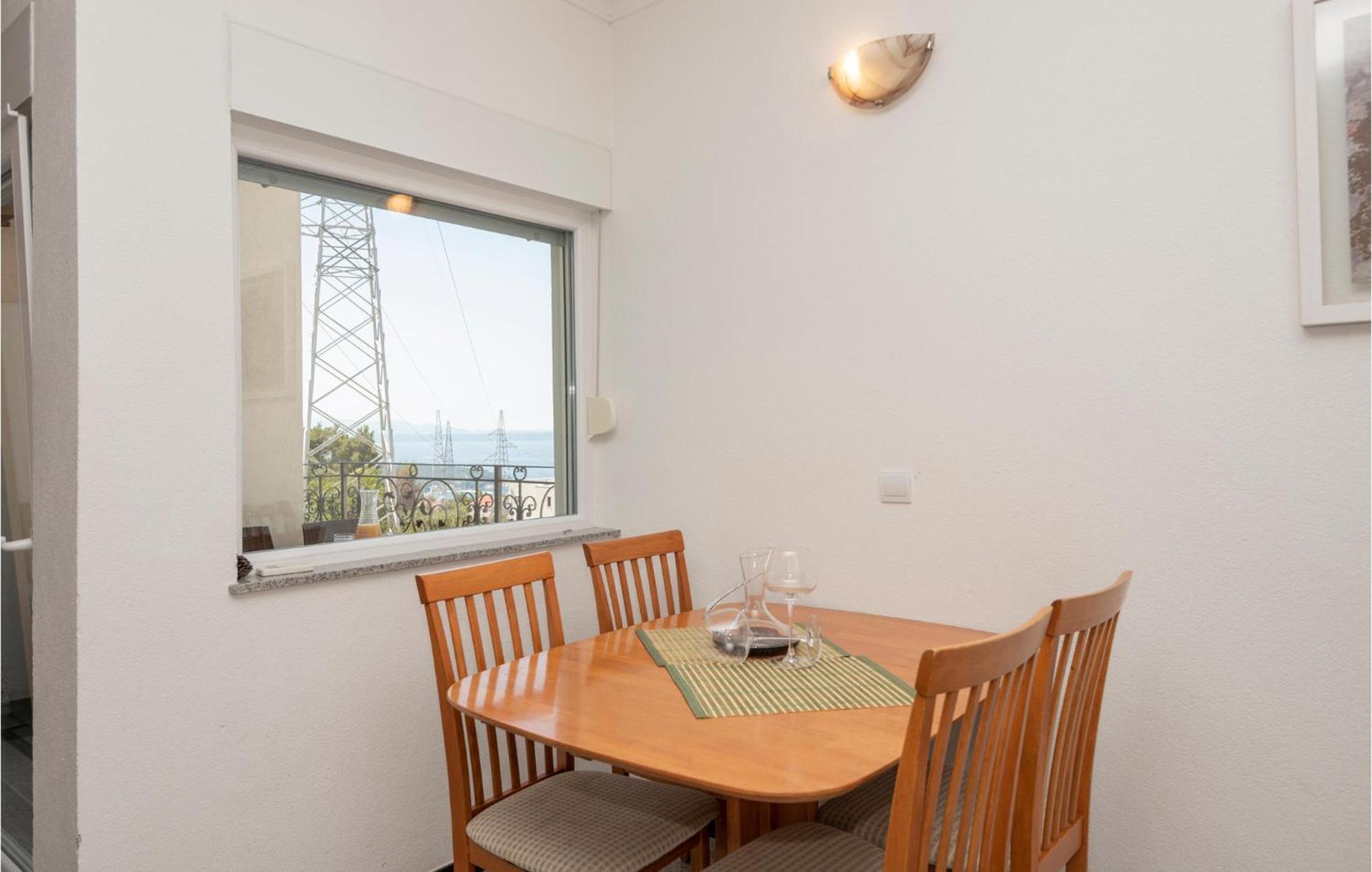 1 Bedroom Stunning Apartment In Makarska Buitenkant foto