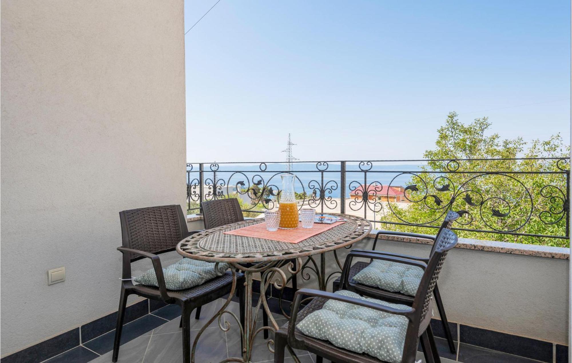 1 Bedroom Stunning Apartment In Makarska Buitenkant foto