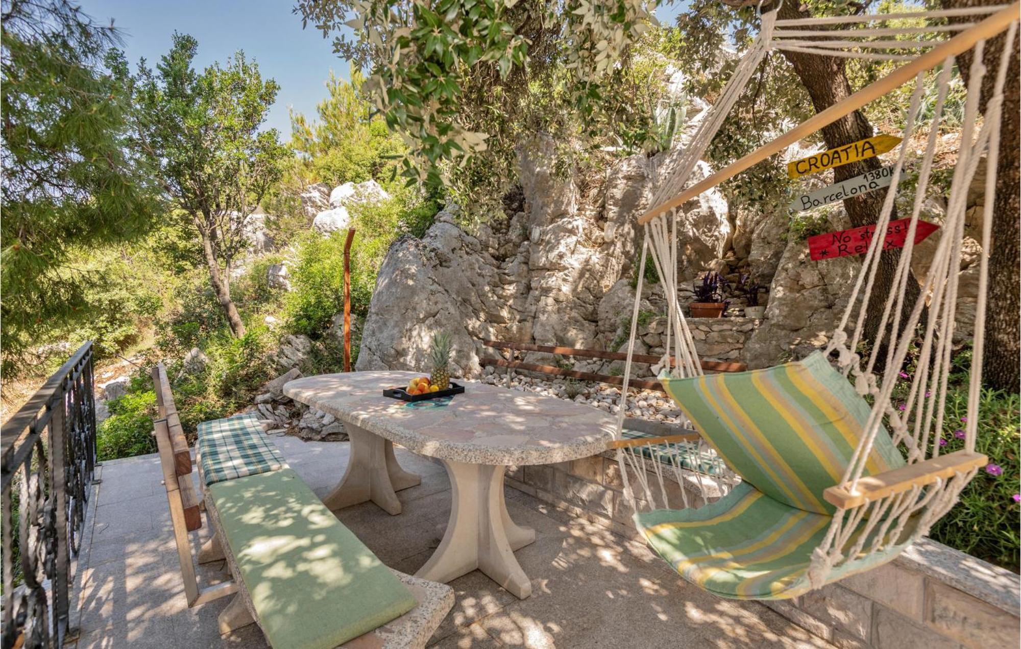 1 Bedroom Stunning Apartment In Makarska Buitenkant foto