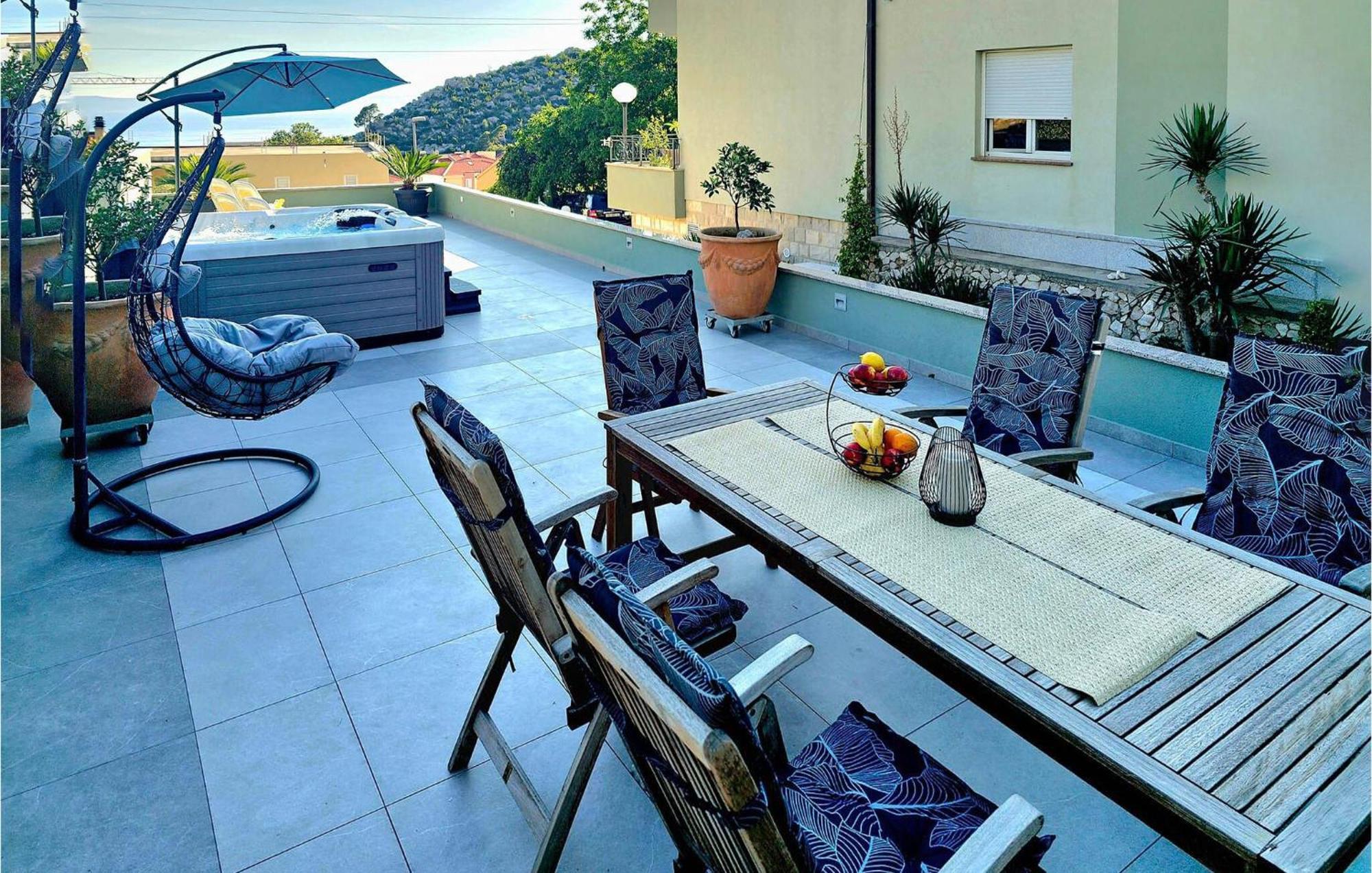 1 Bedroom Stunning Apartment In Makarska Buitenkant foto
